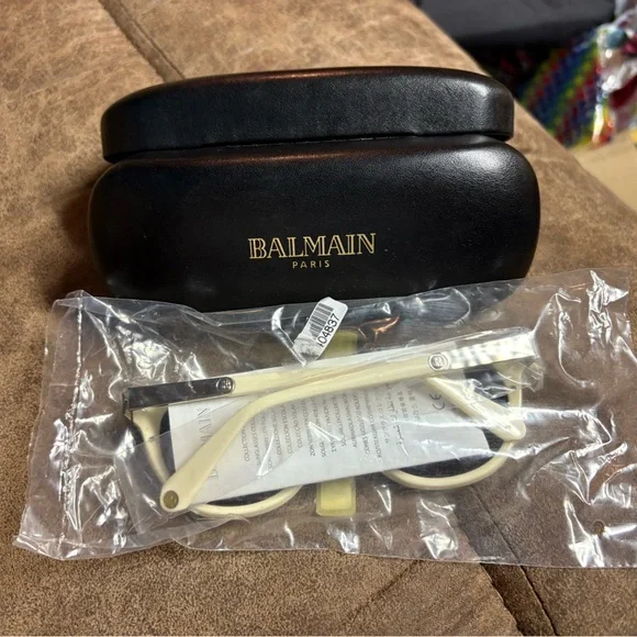 Balmain BL2107B 03 Ivory Frame/Brown Lens 57mm Sunglasses  display picture 3